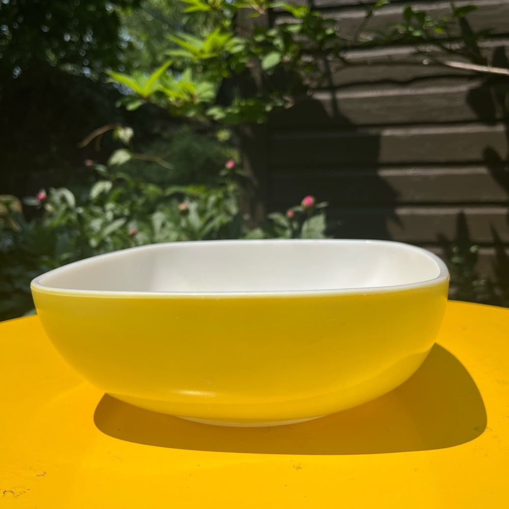Vintage Pyrex Yellow Square Hostess Bowl 2.5 quarts